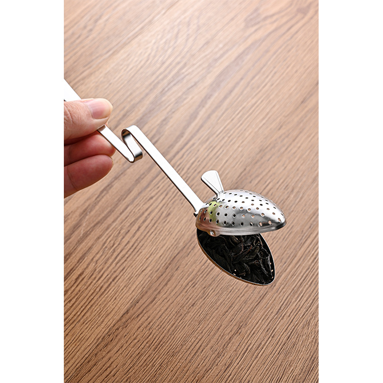 Spoon-shaped 304 stainless steel tea infuser with extra-long handle and one-handed squeeze mechanism