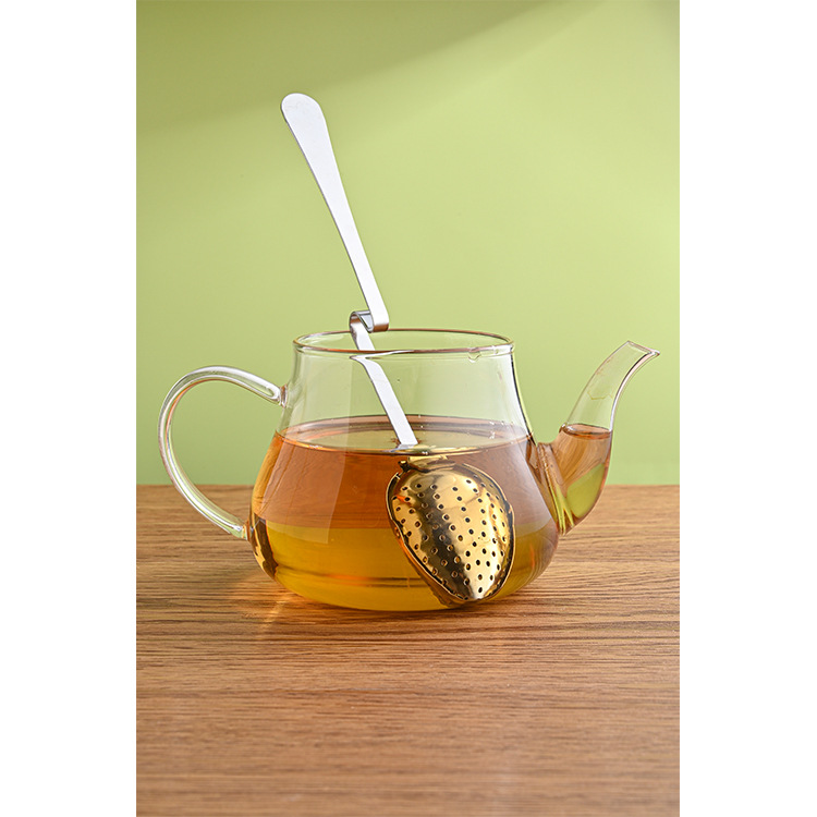 Spoon-shaped 304 stainless steel tea infuser with extra-long handle and one-handed squeeze mechanism